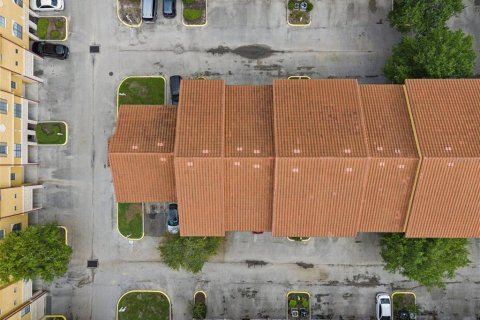 Condo in Orlando, Florida, 2 bedrooms № 2384410 - photo 26