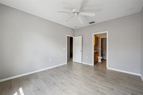 Condo in Orlando, Florida, 2 bedrooms № 2384410 - photo 13