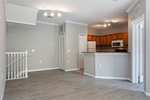 Condo in Orlando, Florida, 2 bedrooms № 2384410 - photo 6