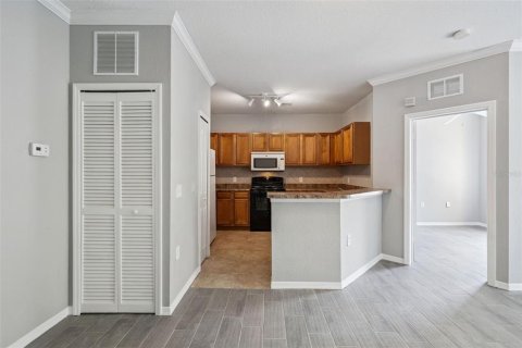 Condo in Orlando, Florida, 2 bedrooms № 2384410 - photo 8