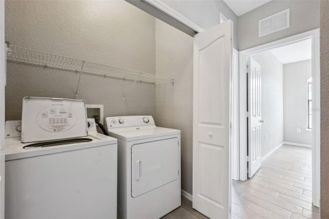 Condo in Orlando, Florida, 2 bedrooms № 2384410 - photo 25