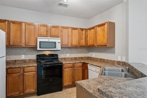 Condo in Orlando, Florida, 2 bedrooms № 2384410 - photo 10