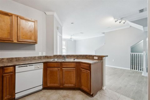 Condo in Orlando, Florida, 2 bedrooms № 2384410 - photo 9
