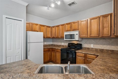 Condo in Orlando, Florida, 2 bedrooms № 2384410 - photo 11