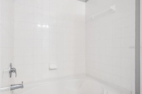 Condo in Orlando, Florida, 2 bedrooms № 2384410 - photo 22