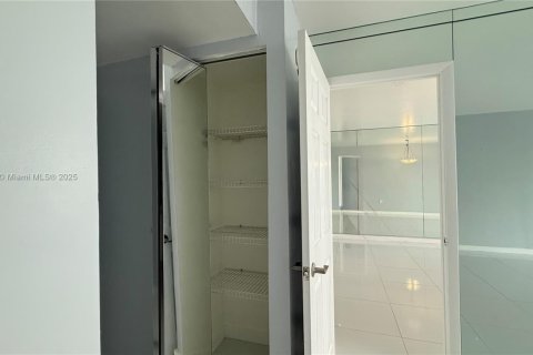Снять в аренду кондоминиум в Майами, Флорида 1 спальня, 82.68м2, № 1970166 - фото 19