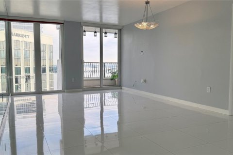 Снять в аренду кондоминиум в Майами, Флорида 1 спальня, 82.68м2, № 1970166 - фото 4