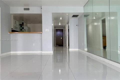 Снять в аренду кондоминиум в Майами, Флорида 1 спальня, 82.68м2, № 1970166 - фото 5