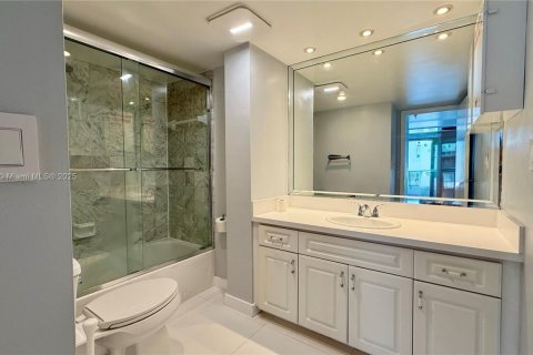 Снять в аренду кондоминиум в Майами, Флорида 1 спальня, 82.68м2, № 1970166 - фото 18