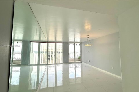Снять в аренду кондоминиум в Майами, Флорида 1 спальня, 82.68м2, № 1970166 - фото 3