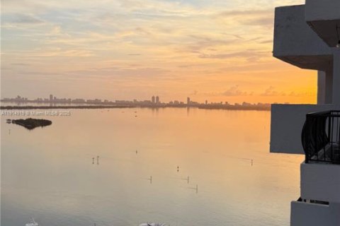 Снять в аренду кондоминиум в Майами, Флорида 1 спальня, 82.68м2, № 1970166 - фото 12