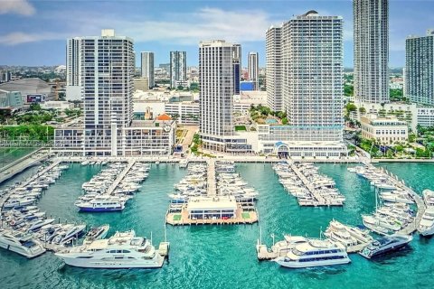 Снять в аренду кондоминиум в Майами, Флорида 1 спальня, 82.68м2, № 1970166 - фото 1