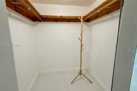 Снять в аренду кондоминиум в Майами, Флорида 1 спальня, 82.68м2, № 1970166 - фото 20