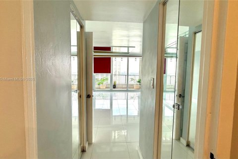 Снять в аренду кондоминиум в Майами, Флорида 1 спальня, 82.68м2, № 1970166 - фото 2