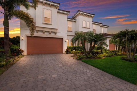Villa ou maison à vendre à Lakewood Ranch, Floride: 8 chambres, 478.54 m2 № 2148097 - photo 2