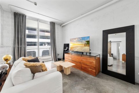 Condo in Miami, Florida, 1 bedroom № 2153659 - photo 13