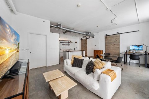 Condo in Miami, Florida, 1 bedroom № 2153659 - photo 10