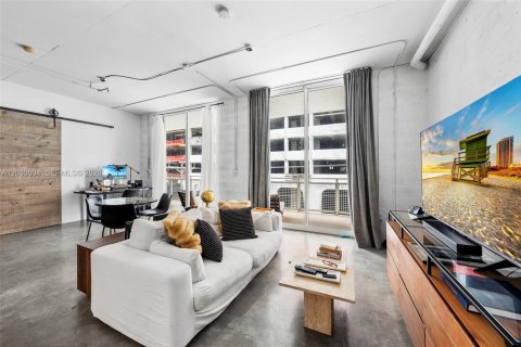 Condo in Miami, Florida, 1 bedroom № 2153659 - photo 11