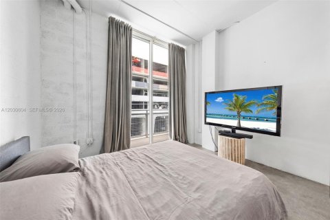 Condo in Miami, Florida, 1 bedroom № 2153659 - photo 16