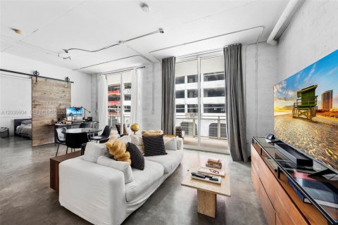 Condo in Miami, Florida, 1 bedroom № 2153659 - photo 12