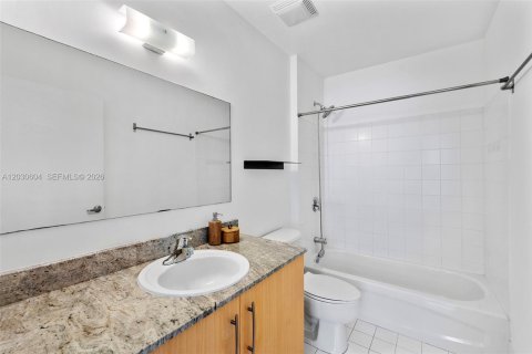 Condo in Miami, Florida, 1 bedroom № 2153659 - photo 21