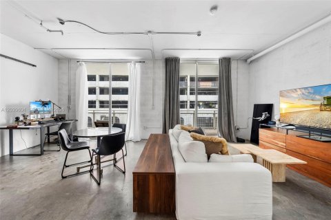 Condo in Miami, Florida, 1 bedroom № 2153659 - photo 9