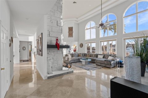 House in Lighthouse Point, Florida 5 bedrooms, 414.9 sq.m. № 2082148 - photo 13
