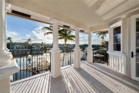 House in Lighthouse Point, Florida 5 bedrooms, 414.9 sq.m. № 2082148 - photo 26