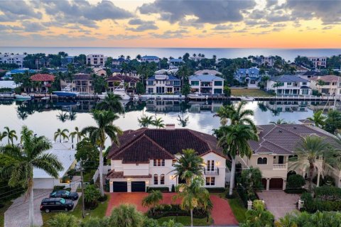 House in Lighthouse Point, Florida 5 bedrooms, 414.9 sq.m. № 2082148 - photo 3