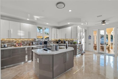 House in Lighthouse Point, Florida 5 bedrooms, 414.9 sq.m. № 2082148 - photo 16