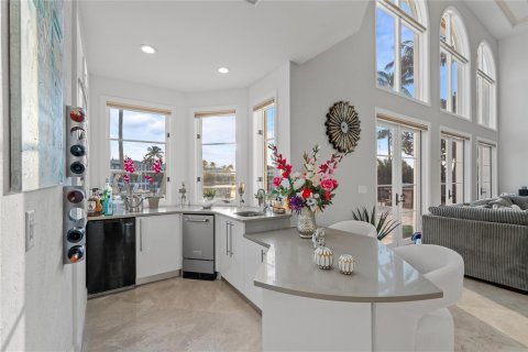 House in Lighthouse Point, Florida 5 bedrooms, 414.9 sq.m. № 2082148 - photo 18