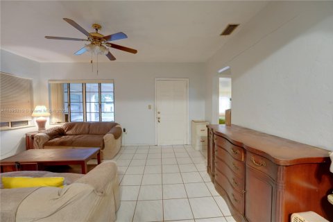 Villa ou maison à vendre à Miami, Floride: 2 chambres, 136.57 m2 № 1947563 - photo 12