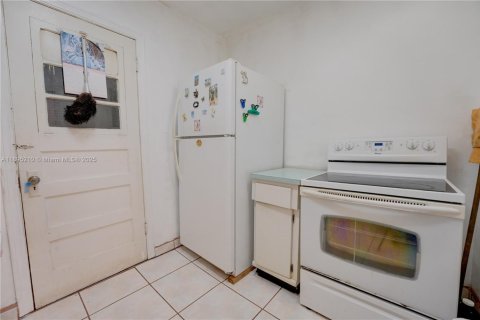 Villa ou maison à vendre à Miami, Floride: 2 chambres, 136.57 m2 № 1947563 - photo 17