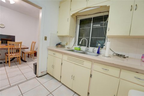 Villa ou maison à vendre à Miami, Floride: 2 chambres, 136.57 m2 № 1947563 - photo 19