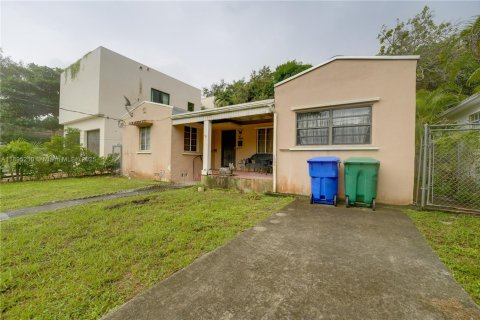Villa ou maison à vendre à Miami, Floride: 2 chambres, 136.57 m2 № 1947563 - photo 5