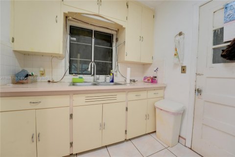 Villa ou maison à vendre à Miami, Floride: 2 chambres, 136.57 m2 № 1947563 - photo 18