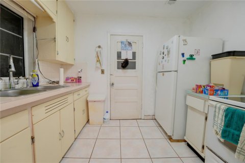 Villa ou maison à vendre à Miami, Floride: 2 chambres, 136.57 m2 № 1947563 - photo 16