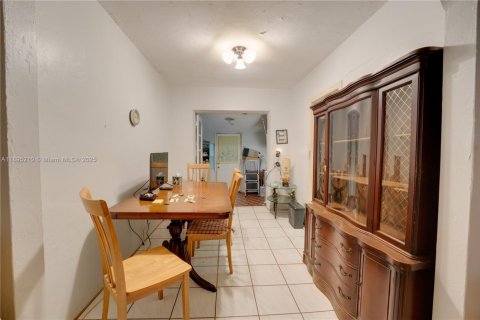 Villa ou maison à vendre à Miami, Floride: 2 chambres, 136.57 m2 № 1947563 - photo 13