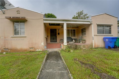 Villa ou maison à vendre à Miami, Floride: 2 chambres, 136.57 m2 № 1947563 - photo 2