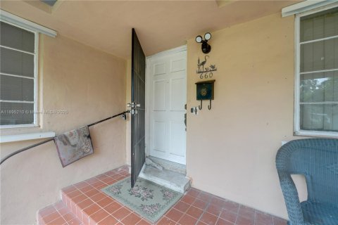 Villa ou maison à vendre à Miami, Floride: 2 chambres, 136.57 m2 № 1947563 - photo 8