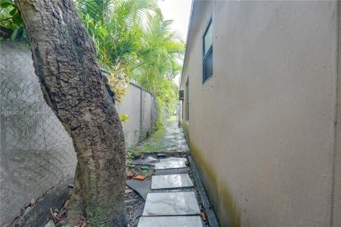 Villa ou maison à vendre à Miami, Floride: 2 chambres, 136.57 m2 № 1947563 - photo 29
