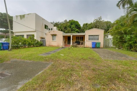Villa ou maison à vendre à Miami, Floride: 2 chambres, 136.57 m2 № 1947563 - photo 3