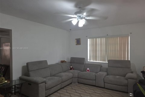 Commercial property in Miami, Florida 310.11 sq.m. № 2053447 - photo 3