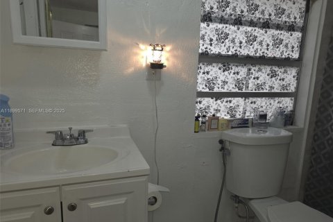 Commercial property in Miami, Florida 310.11 sq.m. № 2053447 - photo 30