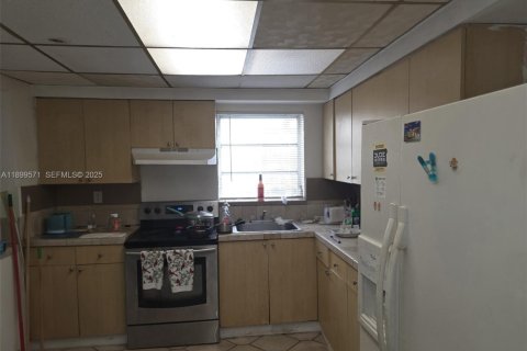 Commercial property in Miami, Florida 310.11 sq.m. № 2053447 - photo 5