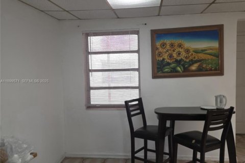 Commercial property in Miami, Florida 310.11 sq.m. № 2053447 - photo 4
