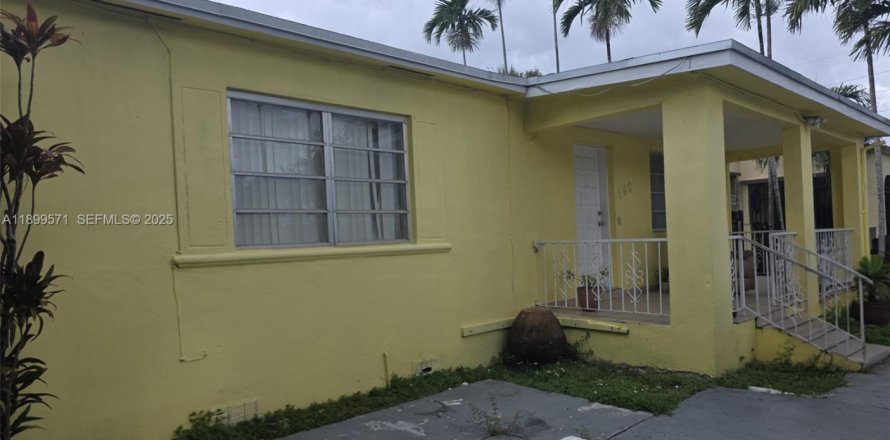 Commercial property in Miami, Florida 310.11 sq.m. № 2053447