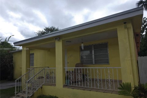 Commercial property in Miami, Florida 310.11 sq.m. № 2053447 - photo 2