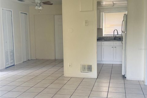 Villa ou maison à louer à Orlando, Floride: 3 chambres, 95.22 m2 № 2437393 - photo 2