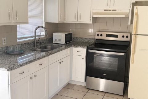 Villa ou maison à louer à Orlando, Floride: 3 chambres, 95.22 m2 № 2437393 - photo 3